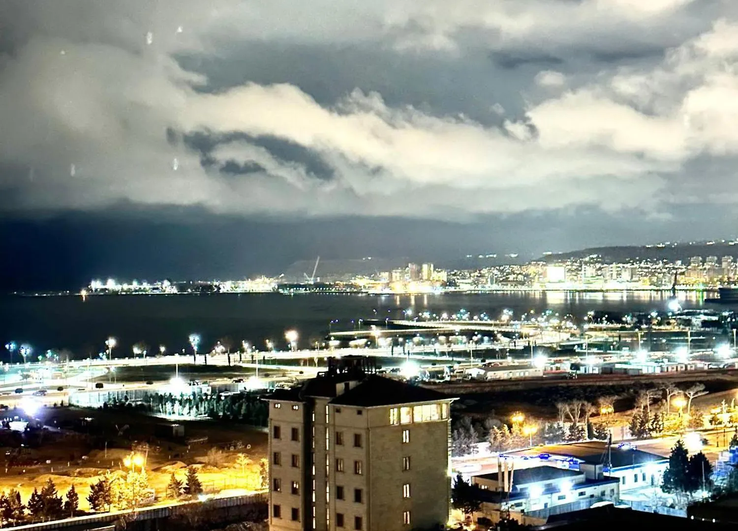 Sea View Apartment By Baku Housing